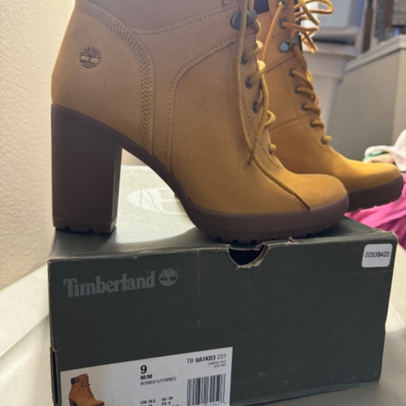Timberland Heel Boots - Picture 2 of 4